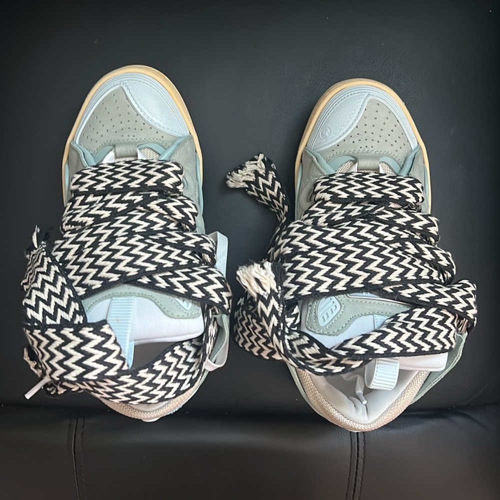 Sneakers - Picture 3 of 4